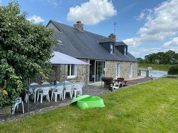 Gîte pour 8 personnes, avec terrasse à Saint-Maurice-en-Cotentin
