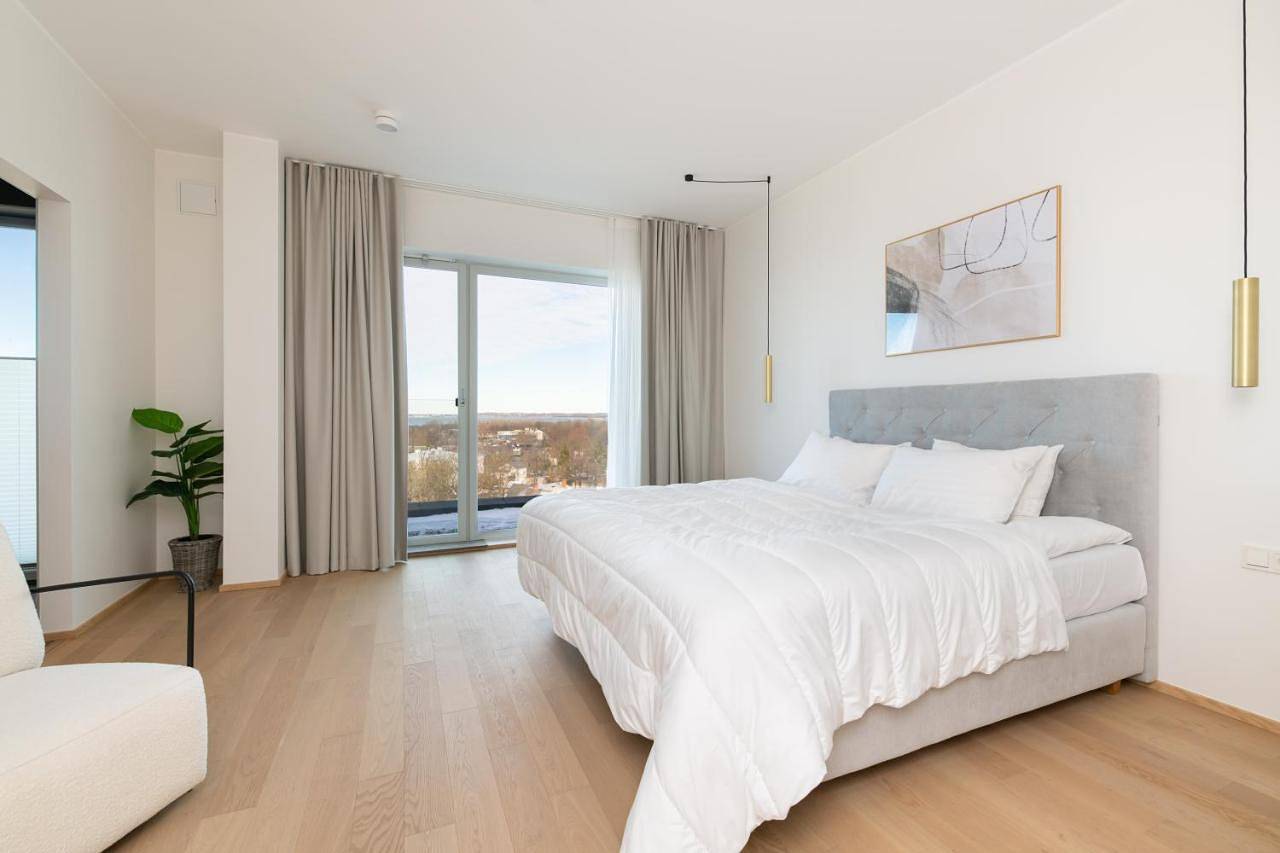 Apartamento entero, 4bdr Modern and Stylish Apartment near Kadriorg with Free Parking in Kesklinna linnaosa, Tallin