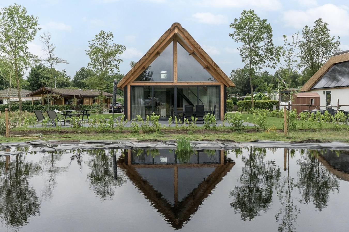Charmantes 6-Personen-Bauernhaus mit Klimaanlage an einem Teich im Parc de Kievit in Baarle-Nassau, Nordbrabant