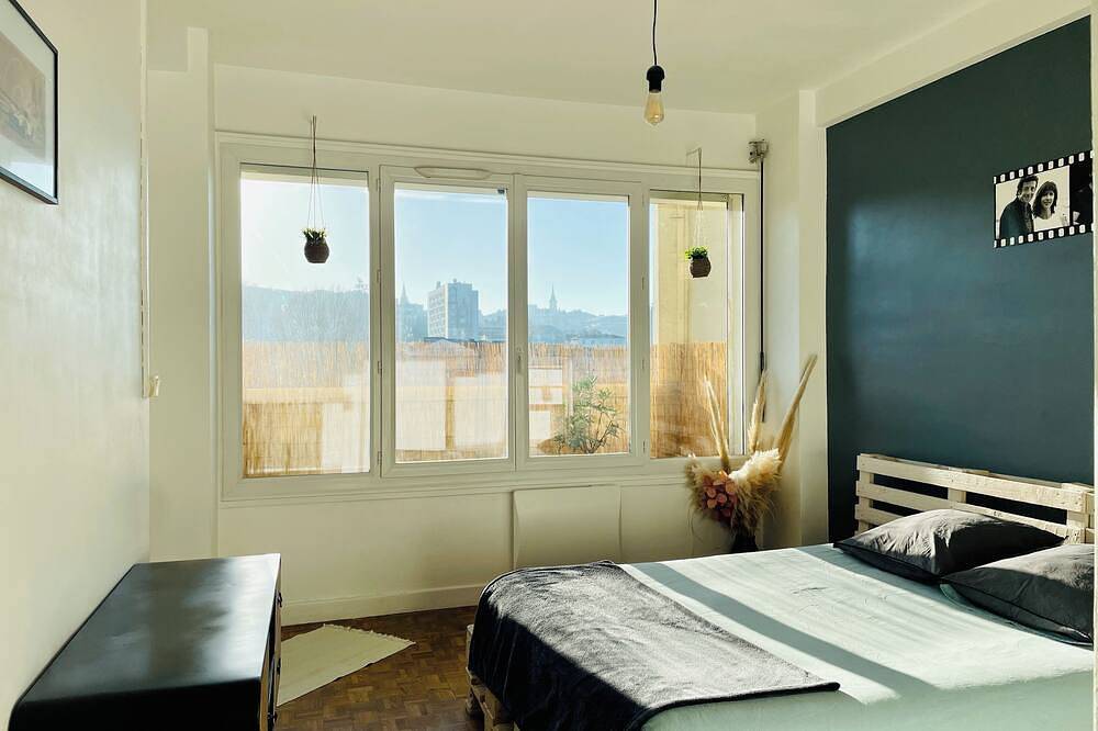 Entire apartment, Appart Lumineux Avec Balcon, vue Imprenable sur Angoulême à 2 pas de la Gare Tgv in Angoulême, Charente