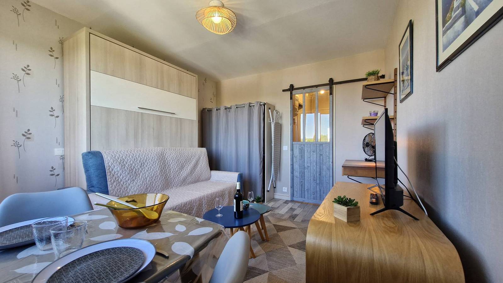 Apartamento entero, Vaux-sur-Mer - Cozy Studio Ideally Located Close to Nauzan Beach in Vaux-sur-Mer, Côte de Beauté