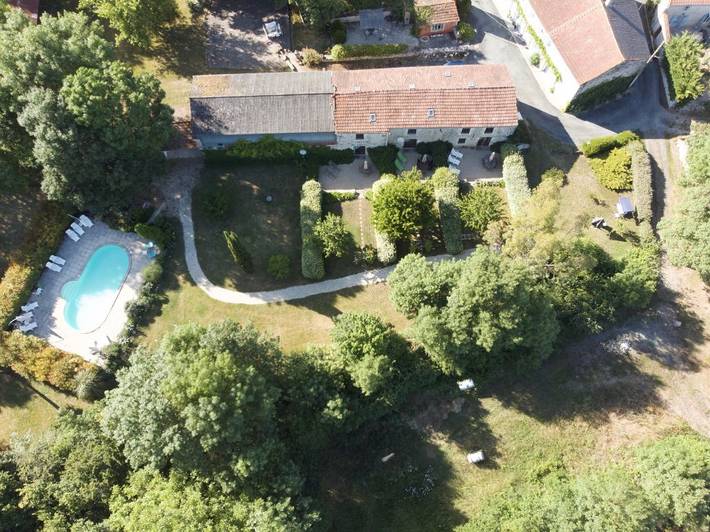 Gîte pour 18 personnes, avec piscine ainsi que jardin et terrasse, animaux acceptés - 1