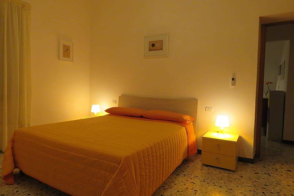 Ganze Wohnung, Close to the Cinque Terre with mooring for 2 + 1 beds in Montemarcello, Ameglia Gemeinde
