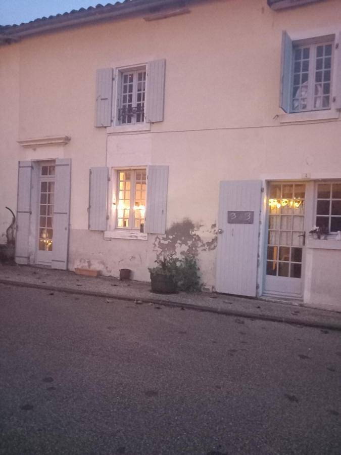 Location de vacances pour 2 personnes, avec terrasse à Rioux-Martin