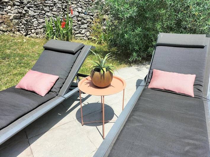 Location de vacances pour 6 personnes, avec terrasse et vue ainsi que jardin et piscine à Montrozier - 4