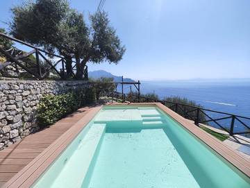 Maison d’hôte pour 2 personnes, avec terrasse et piscine ainsi que jardin et vue à Amalfi