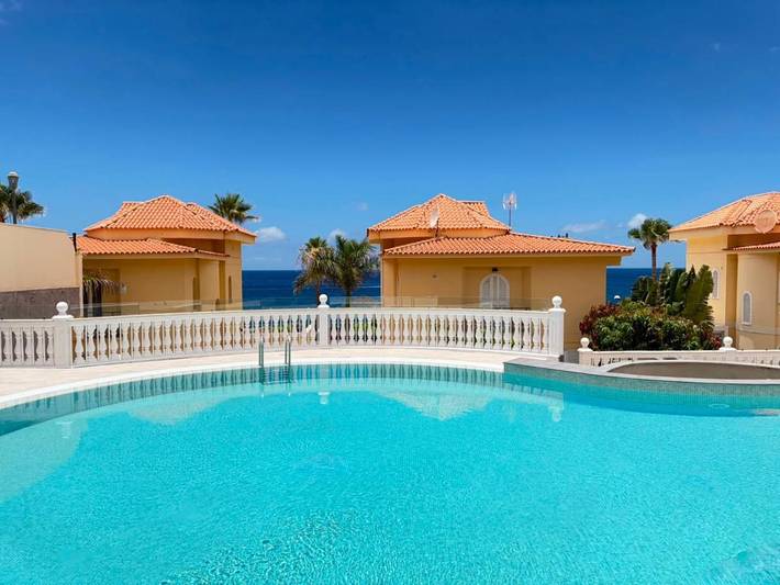Chalet para 7 personas, con vistas además de piscina y terraza, Se admiten mascotas en Los Cristianos