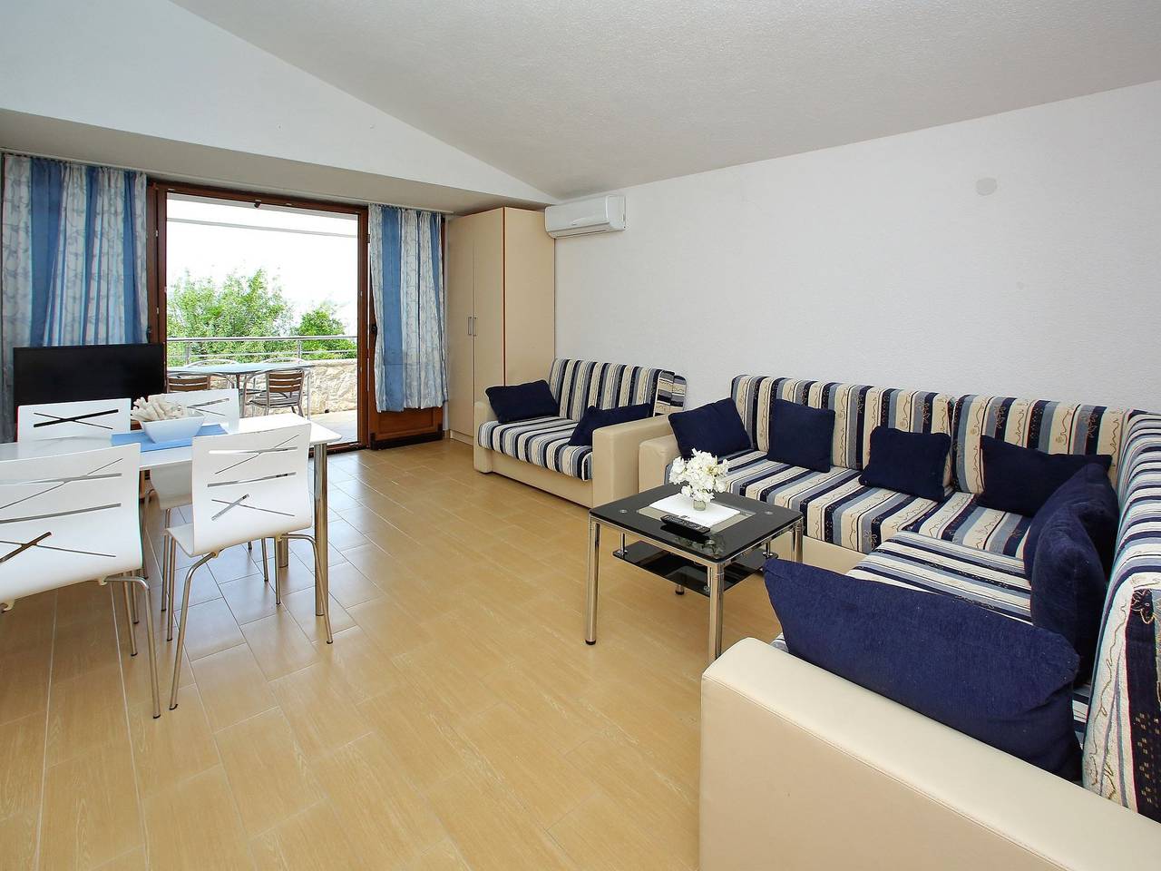 Casa Vacacional en Starigrad junto a la Playa in Starigrad Paklenica, Starigrad