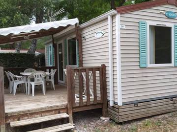Camping für 4 Personen, mit Terrasse und Pool, mit Haustier in Alpes-de-Haute-Provence