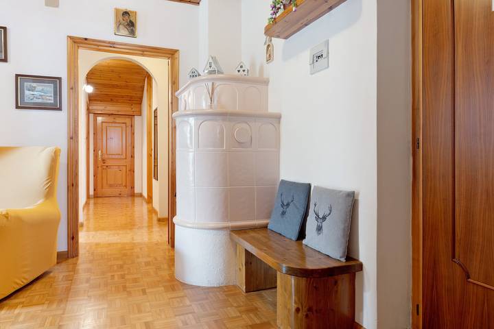 Entire apartment, Apartment 'Ornella' with Lake View, Private Garden and Wi-Fi in Molveno, Brenta group