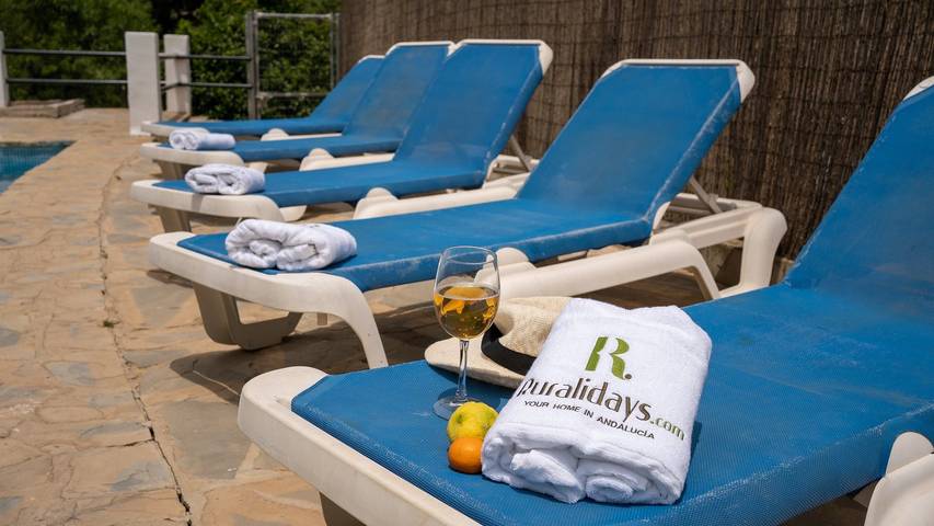 Chalet para 18 personas, con balcón/terraza y piscina en Valle del Genal - 2