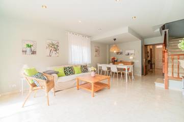 Location de vacances pour 7 personnes, avec vue et jardin à Vilassar de Mar