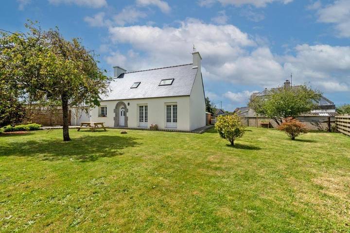 Location de vacances pour 9 personnes, avec jardin et jacuzzi ainsi que sauna et terrasse à Lannilis - 2