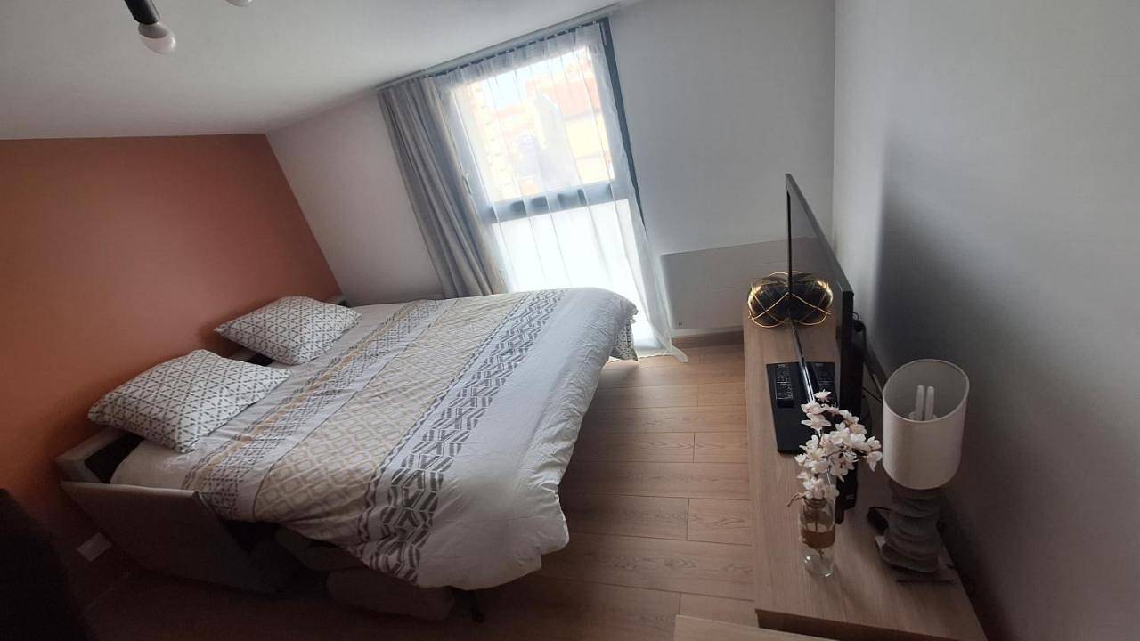 Appartement entier, One-Bedroom Apartment in Pérignat-sur-Allier, Région de Clermont-Ferrand