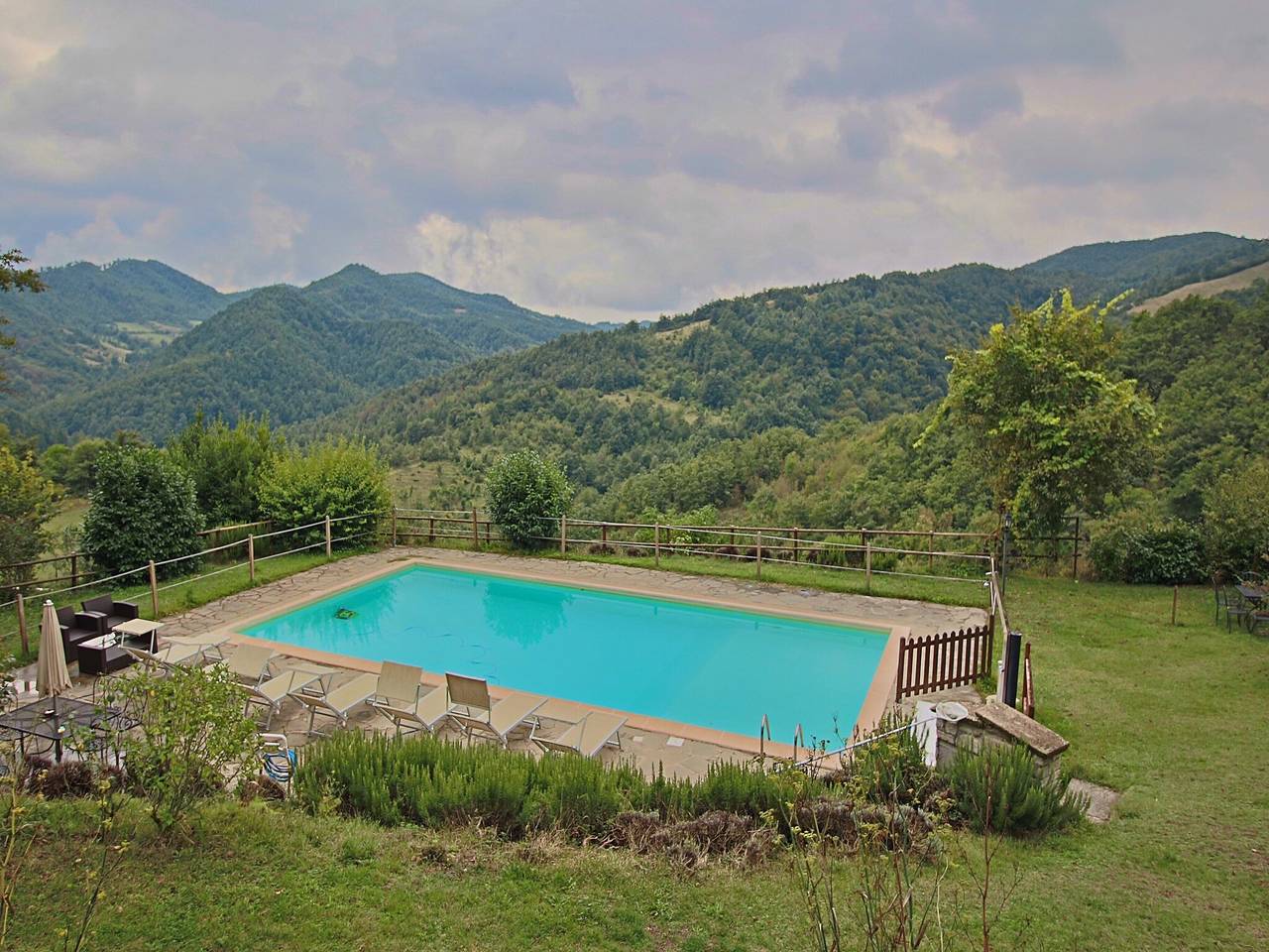 Vakantiehuis in Apecchio met Zwembad & Terras in Apecchio, Valle del Metauro