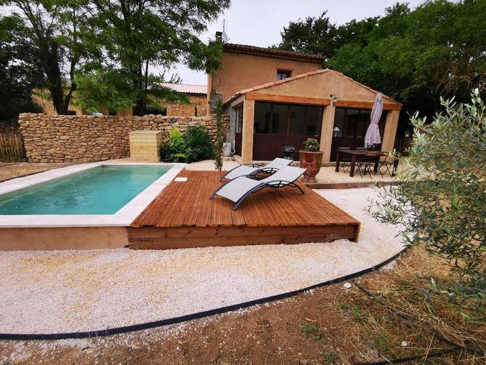 Maison de vacances pour 4 personnes, avec terrasse et piscine, animaux acceptés