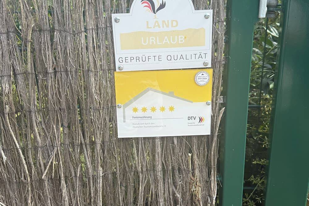 Wohlfühlzeit grünes Häuschen mit Sauna, 5 * am See in Garden (Lohmen), Lohmen