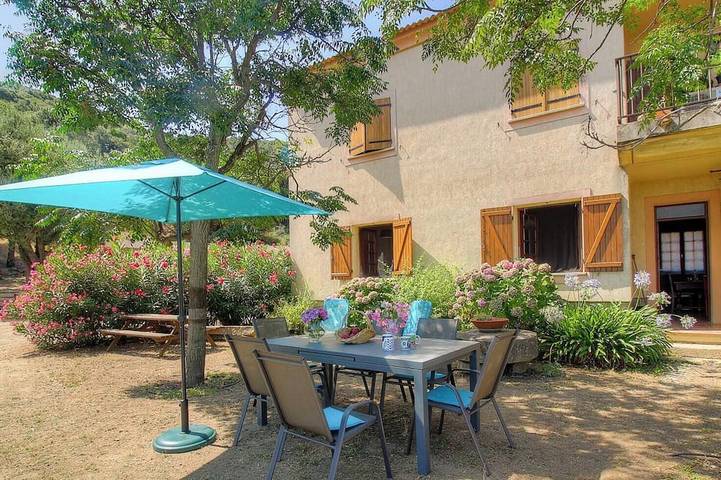 Location de vacances pour 4 personnes, avec jardin à Ajaccio