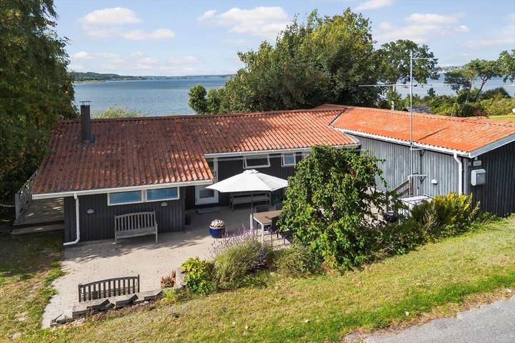 Ferieudlejning for 5 personer, med Terrasse og Have i Frederikssund