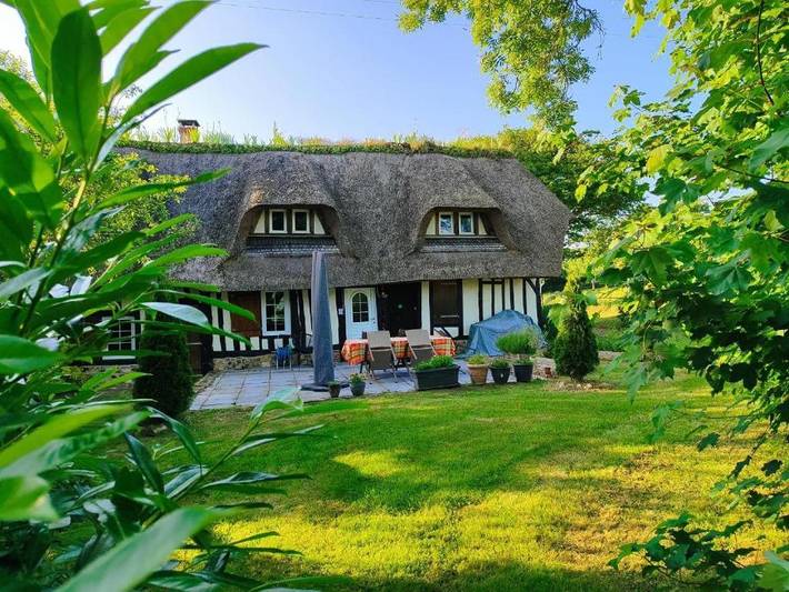 Gîte pour 4 personnes, avec vue ainsi que terrasse et jardin à Saint-Christophe-sur-Condé