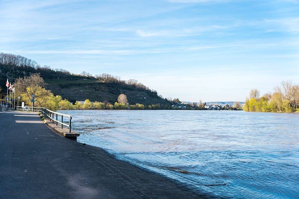Entire apartment, Mosel-Apartments-Koblenz, new building, upscale furnishings in Güls, Koblenz