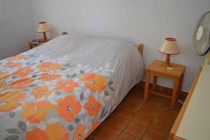 Gîte pour 6 personnes, avec terrasse dans Plage Peyrefitte - 3