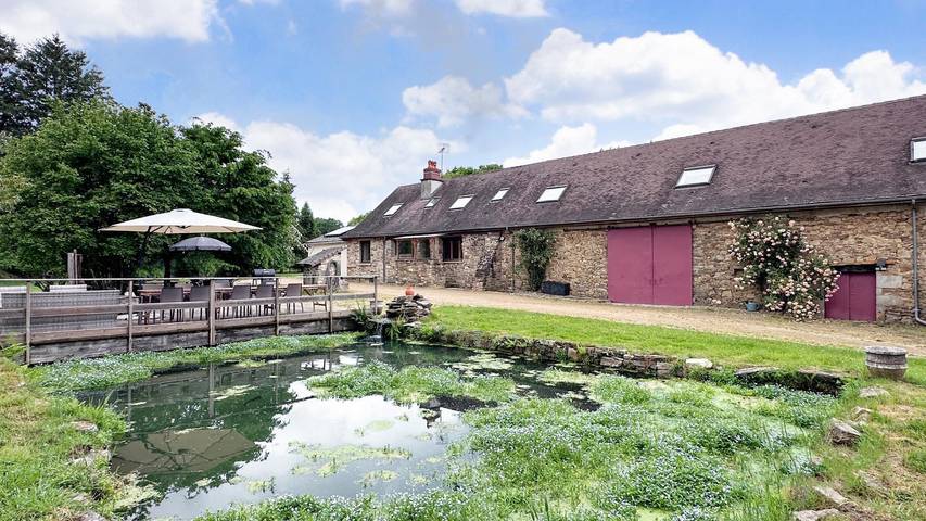 Gîte pour 12 personnes, avec Terrasse ainsi que Jardin et Piscine