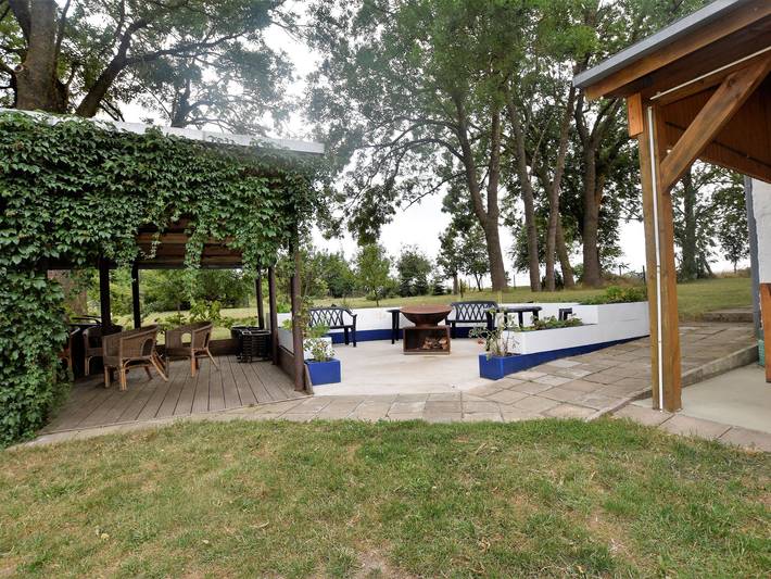 Ganze Wohnung, Geräumige Ferienwohnung in Boddin mit Garten in Boddin, Mecklenburgische Seenplatte