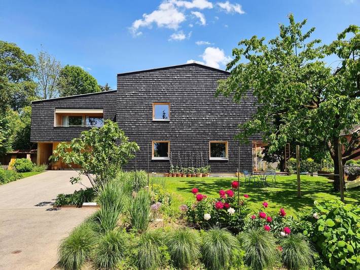 Ferienwohnung für 6 Personen, mit Balkon und Terrasse sowie Garten in Lochau