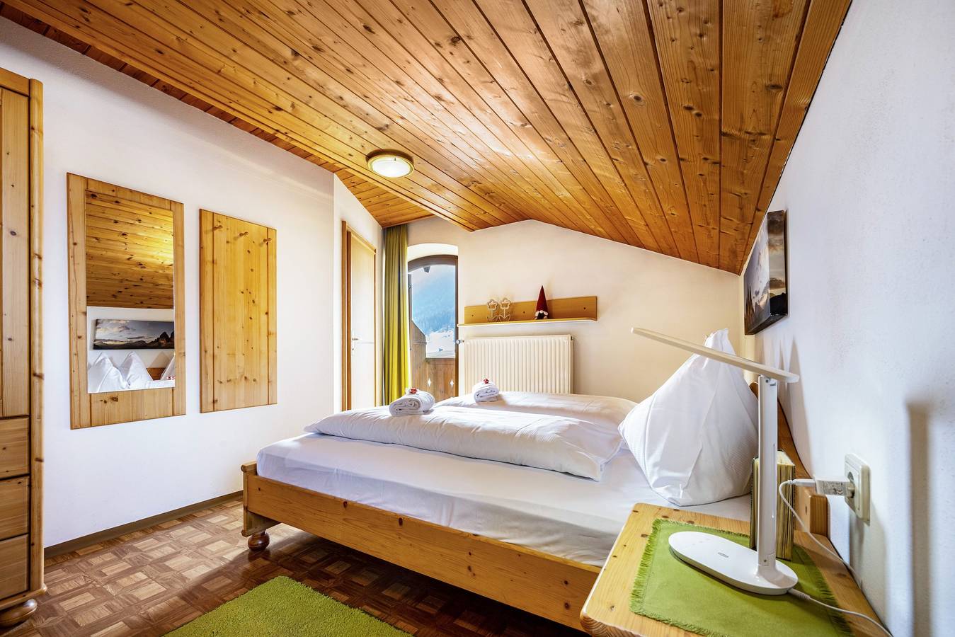 Ganze Wohnung, Ferienwohnung "Manuel's App Watschinger Alpenrose" mit Bergblick, Balkon & Wi-Fi in Sexten, Südtirol
