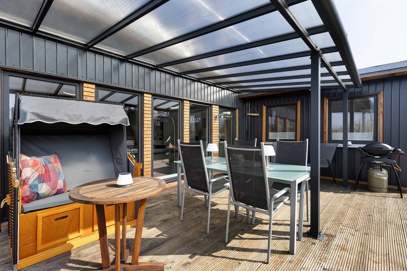 Holiday Home 'Happy-Nest' sauna pool air conditioning Wi-Fi fireplace barbecue in Glien, Ruppiner Seenland