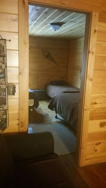 Log Cabin for 16 Guests in Maine, USA, Picture 2