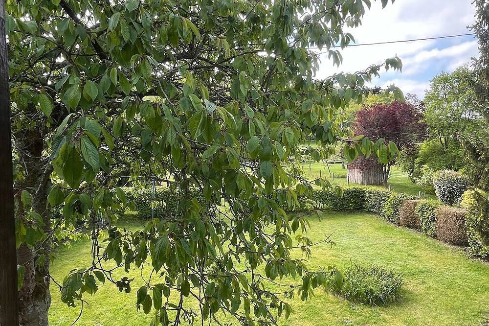 Normandy house with large garden near Paris in Beaumont-le-Roger, Región de Bernay