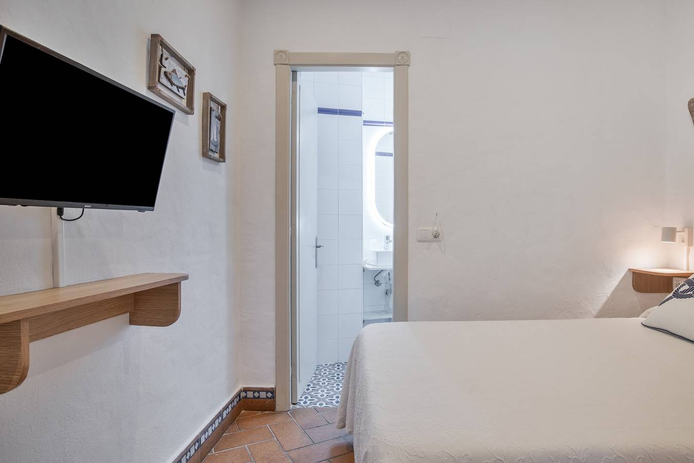 Habitación 'Hostal Santa Catalina 6' con terraza compartida, Wi-Fi y aire acondicionado in Conil de la Frontera, Costa de la Luz