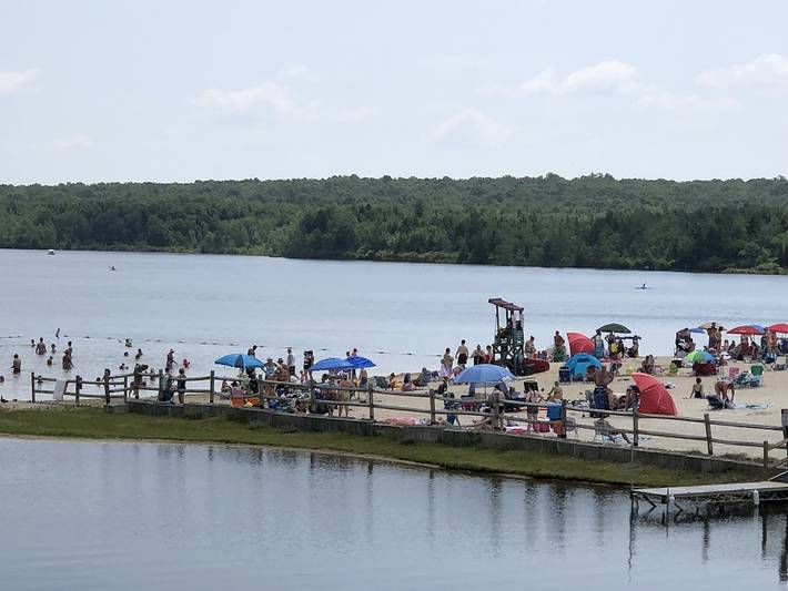 Cabin for 6 people, with yard and pool as well as terrace in Pocono Mountains