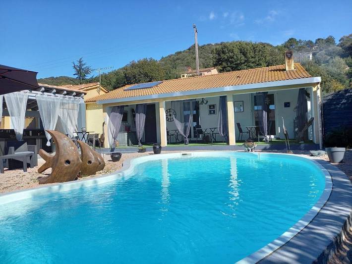 Location de vacances pour 2 personnes, avec piscine ainsi que jardin et vue à Alata - 2