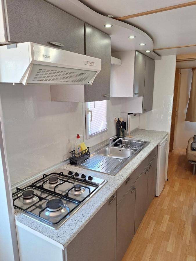 Camping pour 5 personnes, avec jardin ainsi que vue et terrasse à Pirovac - 2