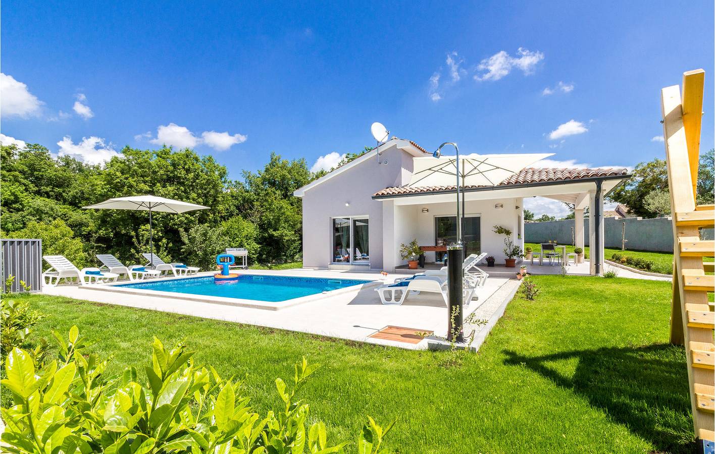 Holiday home for 6 people with terrace in Divšići, Southcoast Istria
