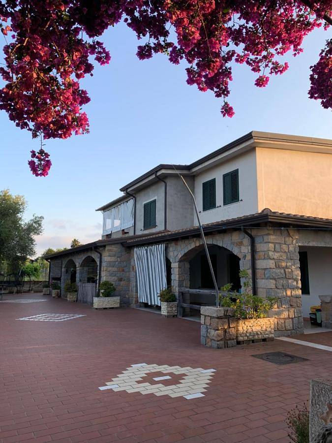 Appartamento per 4 persone, con panorama e giardino in Girasole