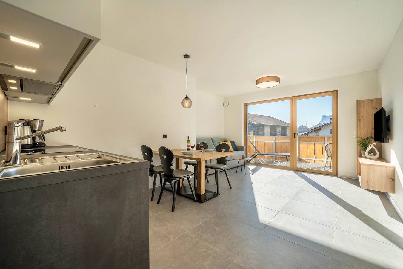 Entire apartment, Apartment "Sunnig - Sonennschein" with Mountain View, Balcony & Wi-Fi in Lana, Nonsberg Group