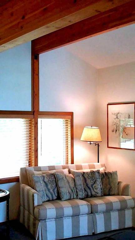 Moosehead Hideaway (custom-built, am Wasseer, am See Moosehead) in Greenville (ME), Moosehead Lake