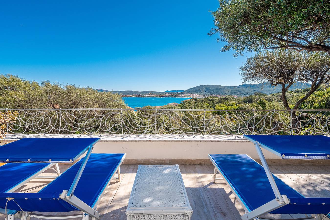 Ganze Wohnung, Ferienwohnung 'Bella Vista Marinella 2' mit Meerblick, Terrasse, Klimaanlage und Wlan in Marinella, Porto Rotondo