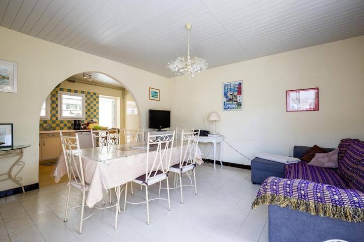 Location de vacances pour 5 personnes, avec vue et jardin dans Plage du Betey - 2