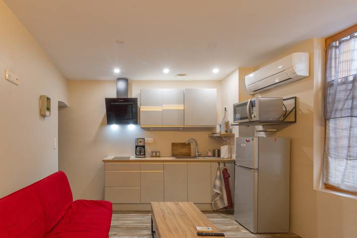 Entire apartment, Apartment '105 - Cosy T2' with Wi-Fi and Air Conditioning in Bourg-Saint-Andéol, Privas (arrondissement)