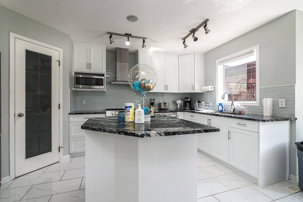 G@Home Quiet 5Br4Ba Retreat, Gateway to Banff & Cop & Hwy 1 in Calgary, Kanadische Rocky Mountains