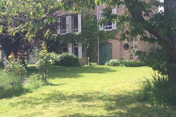 Gîte pour 9 personnes, avec piscine ainsi que terrasse et jardin à Château-Renard