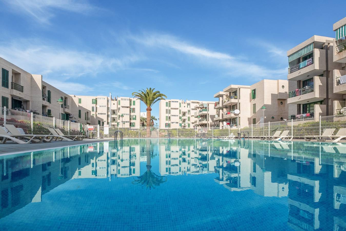 Appartement entier, Confortable appartement en duplex La Casa De Enzo avec Wi-Fi, ventilateurs et terrasse in Playa de las Américas, Arona