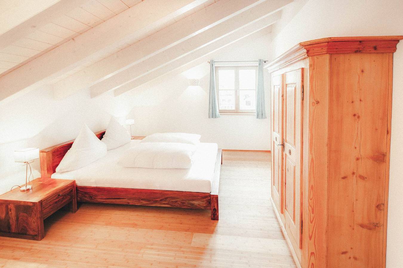 Ganze Wohnung, Luna Blanca 3 – Stilvolle Ferienwohnung mit Balkon und Bergblick in Neuschwanstein, Schwangau