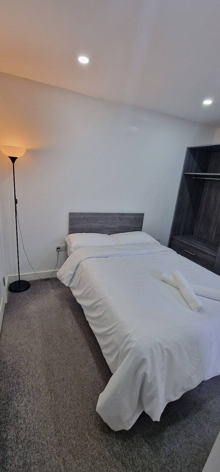 Entire apartment, Cozy 1 Bedroom Fully Furnished Apartment in Leicester, Heart of England