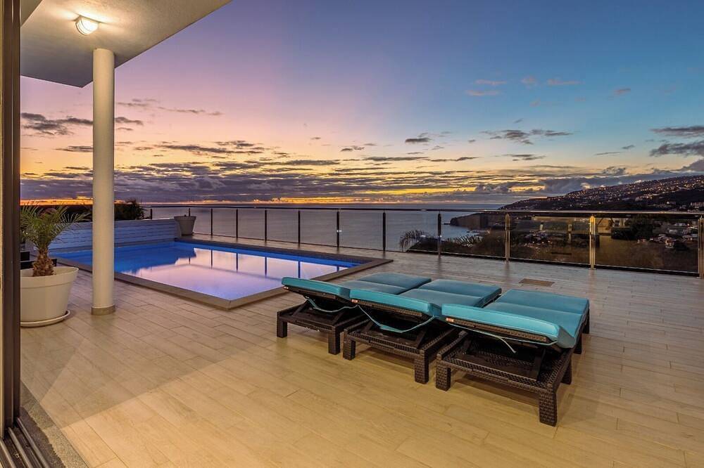 Haus auf der Blumeninsel zwischen Himmel und Meer. Aussergewöhnliche Sichten in Pináculo, Ribeira Brava